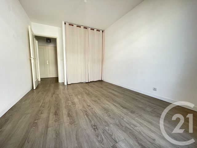 Appartement F3 à vendre - 3 pièces - 72.43 m2 - ST LAURENT DU VAR - 06 - PROVENCE-ALPES-COTE-D-AZUR - Century 21 Rivièra Transactions