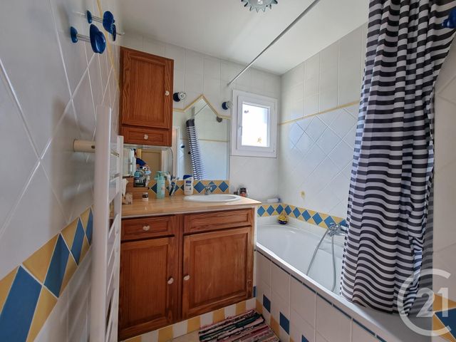Appartement F5 à vendre - 5 pièces - 88.0 m2 - ST LAURENT DU VAR - 06 - PROVENCE-ALPES-COTE-D-AZUR - Century 21 Rivièra Transactions Appartement F5 à vendre - 5 pièces - 88.0 m2 - ST LAURENT DU VAR - 06 - PROVENCE-ALPES-COTE-D-AZUR - Century 21 Rivièra Transactions