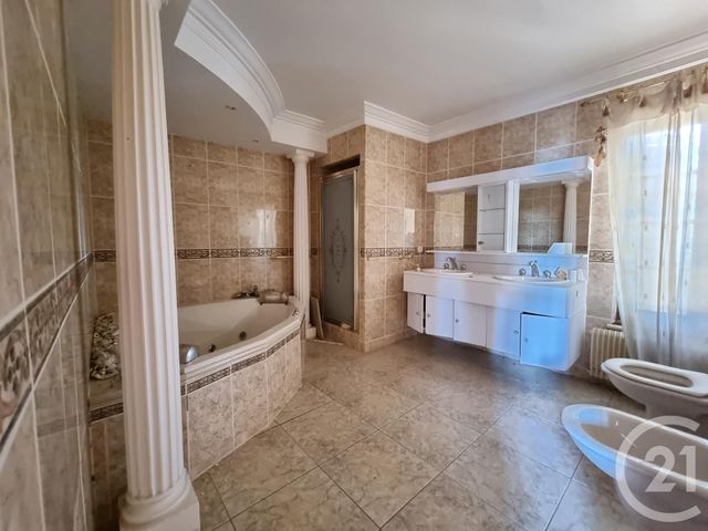 Afficher la photo en grand maison à vendre - 9 pièces - 350.0 m2 - ST LAURENT DU VAR - 06 - PROVENCE-ALPES-COTE-D-AZUR - Century 21 Rivièra Transactions
