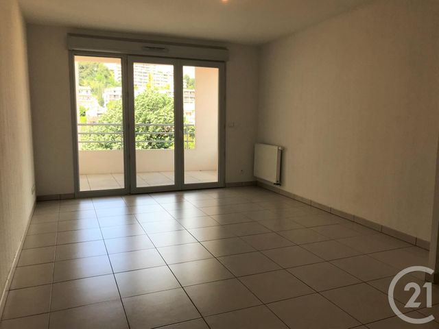 Afficher la photo en grand Appartement F3 à louer - 3 pièces - 62.32 m2 - ST LAURENT DU VAR - 06 - PROVENCE-ALPES-COTE-D-AZUR - Century 21 Rivièra Transactions