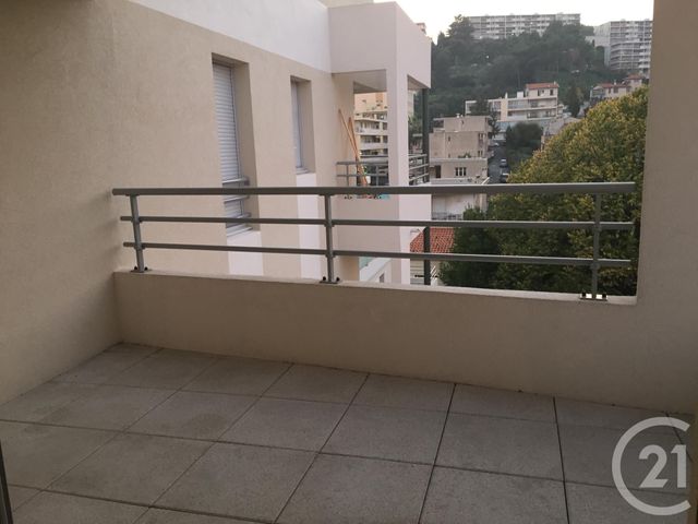 Afficher la photo en grand Appartement F3 à louer - 3 pièces - 62.32 m2 - ST LAURENT DU VAR - 06 - PROVENCE-ALPES-COTE-D-AZUR - Century 21 Rivièra Transactions
