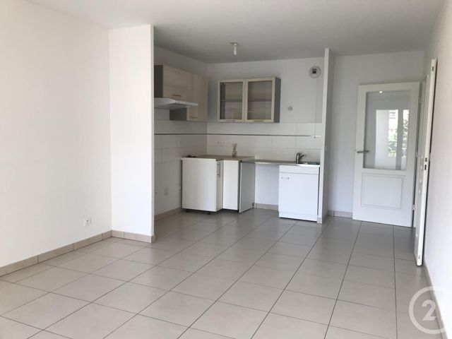 Afficher la photo en grand Appartement F3 à louer - 3 pièces - 62.32 m2 - ST LAURENT DU VAR - 06 - PROVENCE-ALPES-COTE-D-AZUR - Century 21 Rivièra Transactions