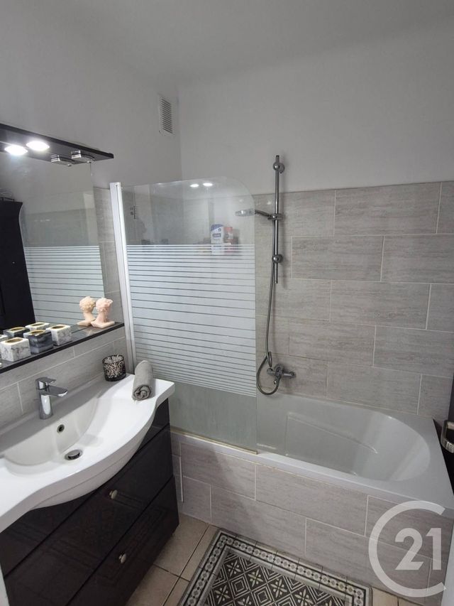 Afficher la photo en grand Appartement F3 à vendre - 3 pièces - 56.17 m2 - CAGNES SUR MER - 06 - PROVENCE-ALPES-COTE-D-AZUR - Century 21 Rivièra Transactions