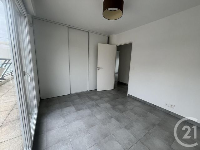 Afficher la photo en grand Appartement F4 à louer - 4 pièces - 89.6 m2 - ST LAURENT DU VAR - 06 - PROVENCE-ALPES-COTE-D-AZUR - Century 21 Rivièra Transactions