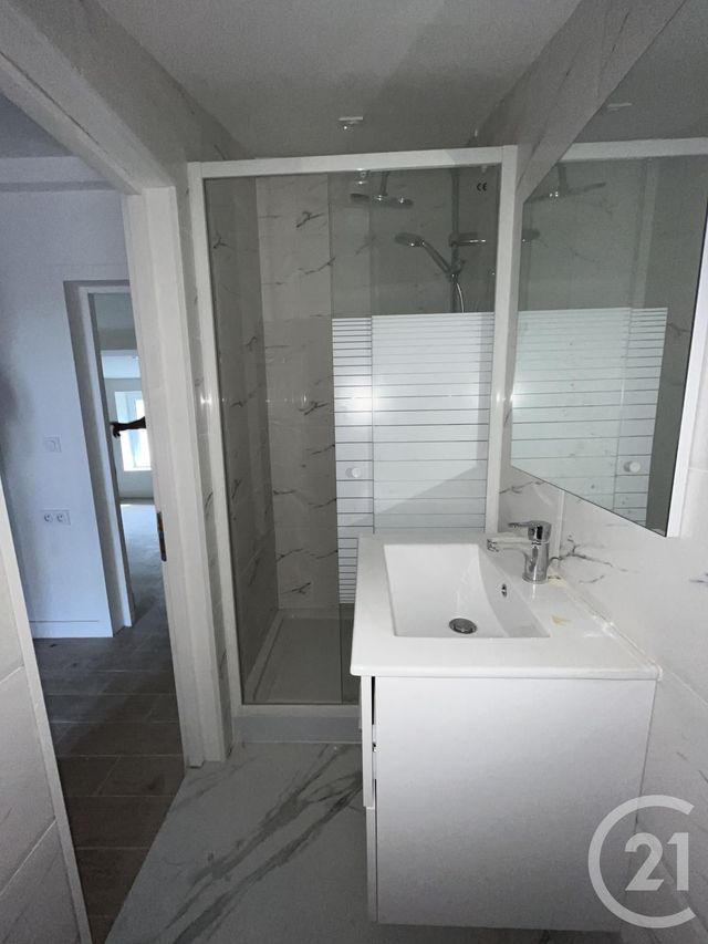 Afficher la photo en grand Appartement F2 à louer - 2 pièces - 19.29 m2 - ST LAURENT DU VAR - 06 - PROVENCE-ALPES-COTE-D-AZUR - Century 21 Rivièra Transactions