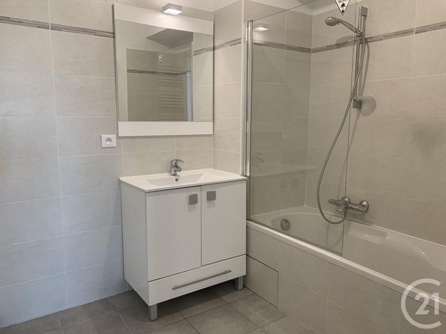 Appartement F4 à louer - 4 pièces - 89.82 m2 - ST LAURENT DU VAR - 06 - PROVENCE-ALPES-COTE-D-AZUR - Century 21 Rivièra Transactions