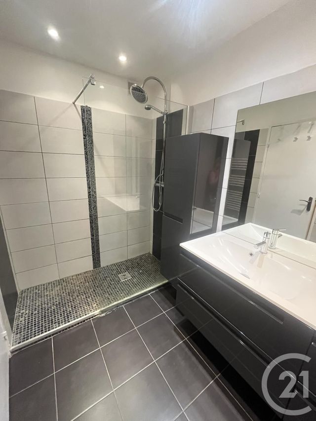 Appartement F4 à louer - 4 pièces - 78.87 m2 - ST LAURENT DU VAR - 06 - PROVENCE-ALPES-COTE-D-AZUR - Century 21 Rivièra Transactions