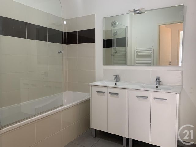 Appartement F4 à louer - 4 pièces - 83.3 m2 - ANTIBES - 06 - PROVENCE-ALPES-COTE-D-AZUR - Century 21 Rivièra Transactions