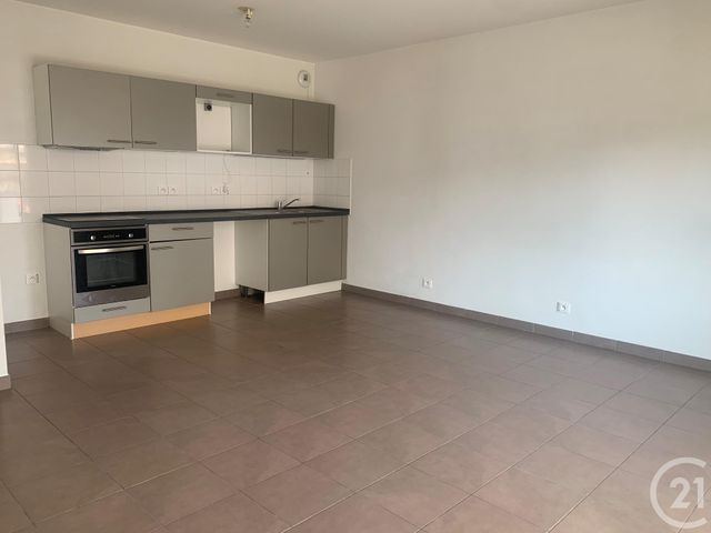 Appartement F3 à louer - 3 pièces - 65.2 m2 - ST LAURENT DU VAR - 06 - PROVENCE-ALPES-COTE-D-AZUR - Century 21 Rivièra Transactions