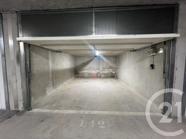 parking - ST LAURENT DU VAR - 06