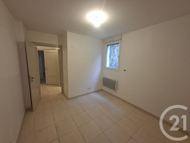 Appartement F4 à louer - 4 pièces - 80.04 m2 - ST LAURENT DU VAR - 06 - PROVENCE-ALPES-COTE-D-AZUR - Century 21 Rivièra Transactions