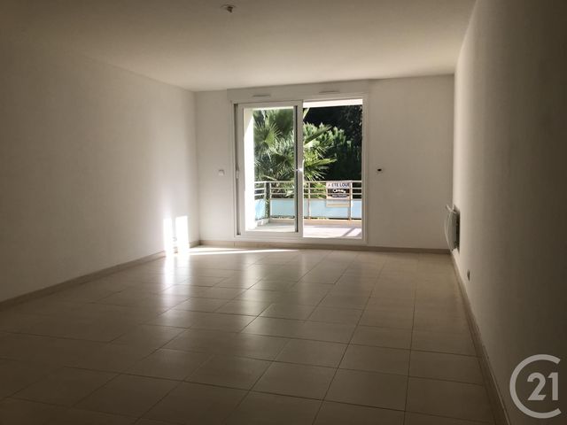 Appartement F4 à louer - 4 pièces - 80.04 m2 - ST LAURENT DU VAR - 06 - PROVENCE-ALPES-COTE-D-AZUR - Century 21 Rivièra Transactions
