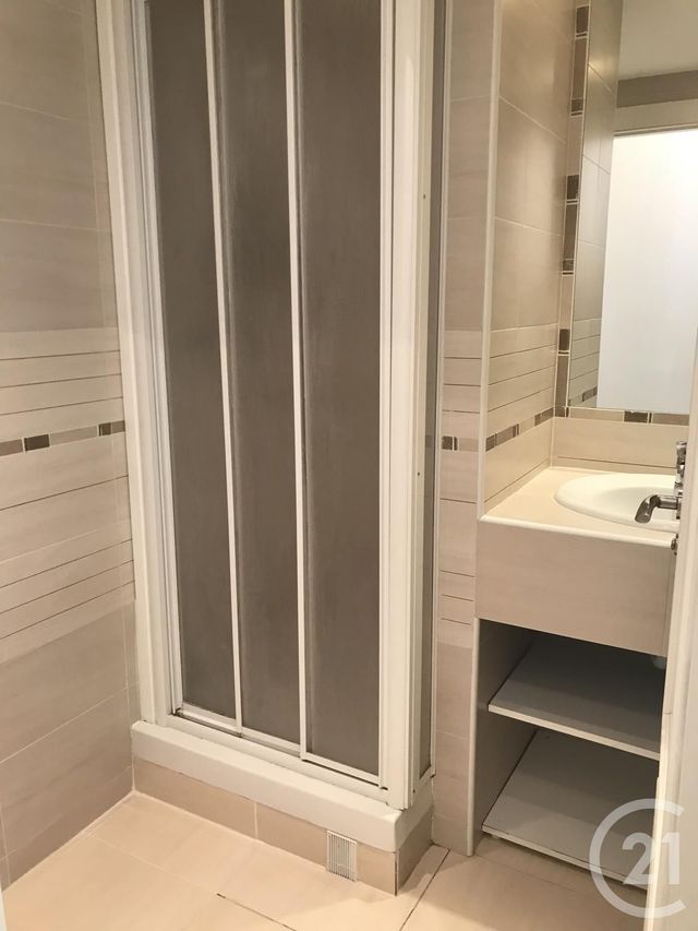Appartement F4 à louer - 4 pièces - 80.04 m2 - ST LAURENT DU VAR - 06 - PROVENCE-ALPES-COTE-D-AZUR - Century 21 Rivièra Transactions