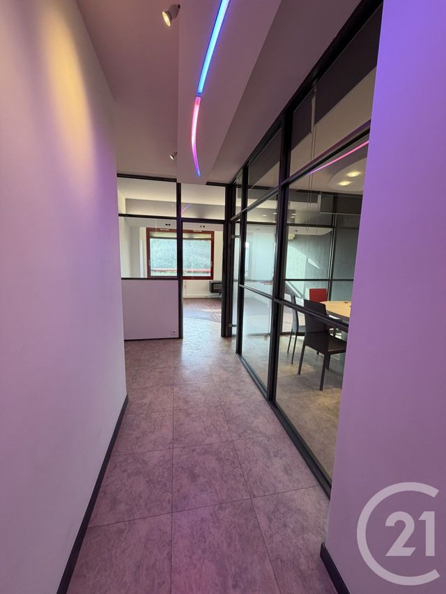 commerce à louer - 46.9 m2 - ST LAURENT DU VAR - 06 - PROVENCE-ALPES-COTE-D-AZUR - Century 21 Rivièra Transactions