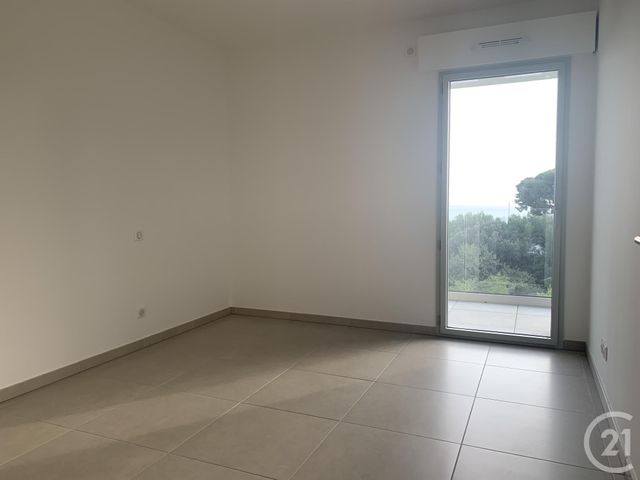 Appartement F2 à louer - 2 pièces - 41.8 m2 - ST LAURENT DU VAR - 06 - PROVENCE-ALPES-COTE-D-AZUR - Century 21 Rivièra Transactions