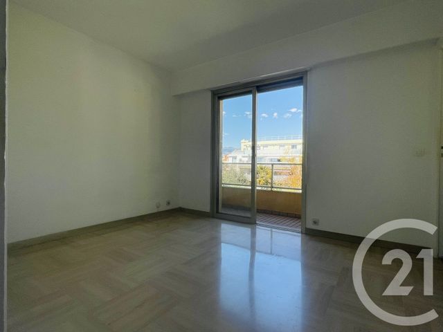 Appartement F1 à vendre - 1 pièce - 22.25 m2 - ST LAURENT DU VAR - 06 - PROVENCE-ALPES-COTE-D-AZUR - Century 21 Rivièra Transactions