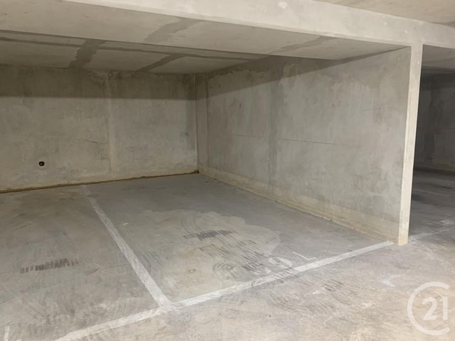 parking - ST LAURENT DU VAR - 06