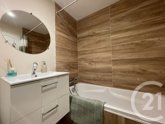 Appartement F3 à vendre - 3 pièces - 60.35 m2 - ST LAURENT DU VAR - 06 - PROVENCE-ALPES-COTE-D-AZUR - Century 21 Rivièra Transactions