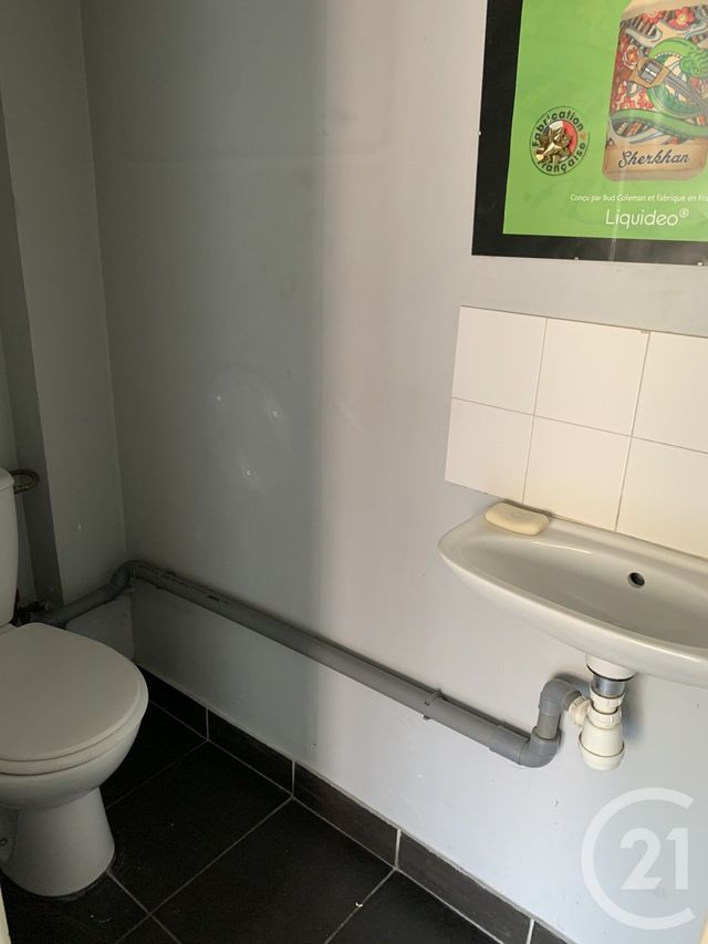 Appartement Local à louer - 1 pièce - 24.45 m2 - ST LAURENT DU VAR - 06 - PROVENCE-ALPES-COTE-D-AZUR - Century 21 Rivièra Transactions