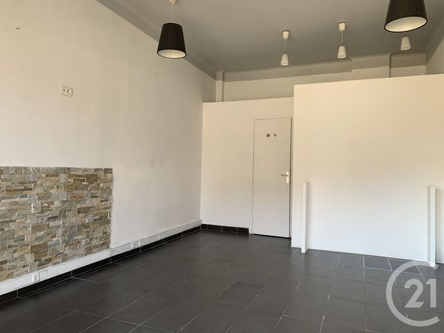 Appartement Local à louer - 1 pièce - 24.45 m2 - ST LAURENT DU VAR - 06 - PROVENCE-ALPES-COTE-D-AZUR - Century 21 Rivièra Transactions