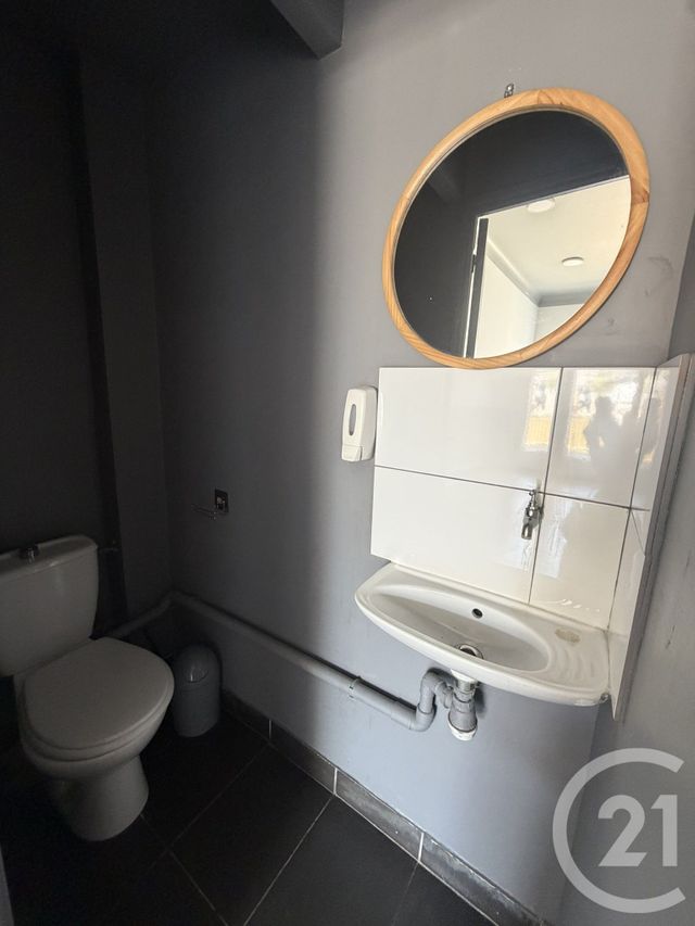 Appartement Local à louer - 1 pièce - 24.45 m2 - ST LAURENT DU VAR - 06 - PROVENCE-ALPES-COTE-D-AZUR - Century 21 Rivièra Transactions
