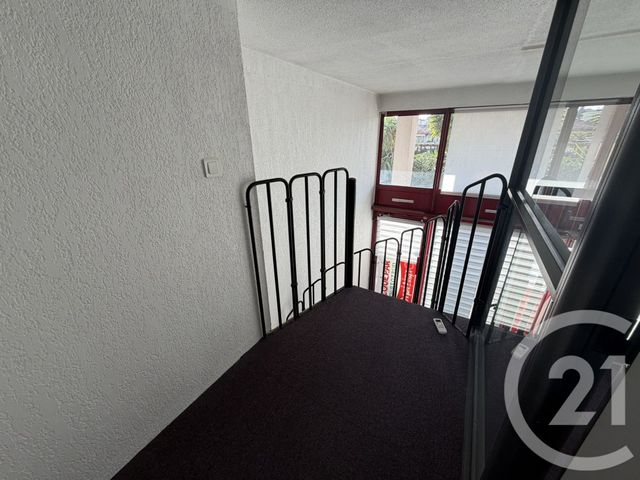 Appartement Local à louer - 2 pièces - 60.0 m2 - ST LAURENT DU VAR - 06 - PROVENCE-ALPES-COTE-D-AZUR - Century 21 Rivièra Transactions