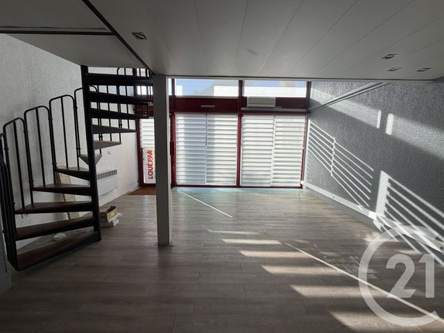 Appartement Local à louer - 2 pièces - 60.0 m2 - ST LAURENT DU VAR - 06 - PROVENCE-ALPES-COTE-D-AZUR - Century 21 Rivièra Transactions