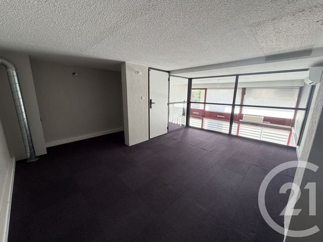 Appartement Local à louer - 2 pièces - 60.0 m2 - ST LAURENT DU VAR - 06 - PROVENCE-ALPES-COTE-D-AZUR - Century 21 Rivièra Transactions