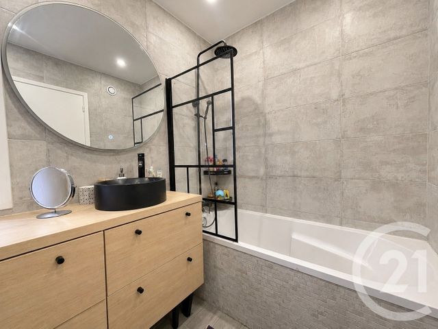 Appartement F3 à vendre - 3 pièces - 78.53 m2 - ST LAURENT DU VAR - 06 - PROVENCE-ALPES-COTE-D-AZUR - Century 21 Rivièra Transactions