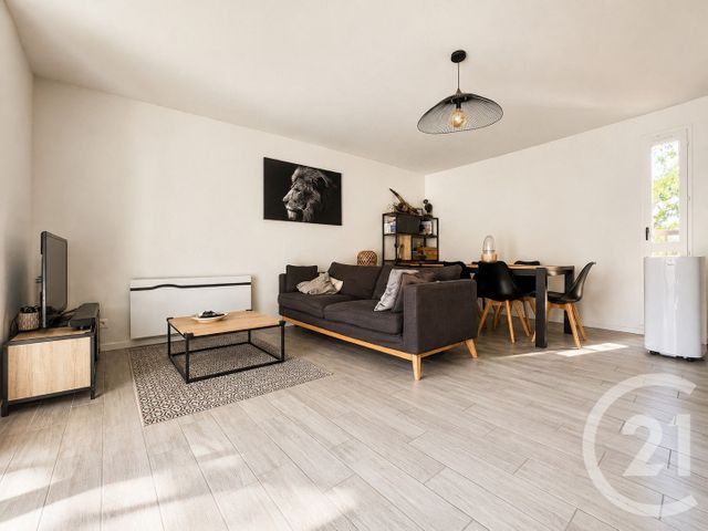 Appartement F3 à vendre - 3 pièces - 78.53 m2 - ST LAURENT DU VAR - 06 - PROVENCE-ALPES-COTE-D-AZUR - Century 21 Rivièra Transactions