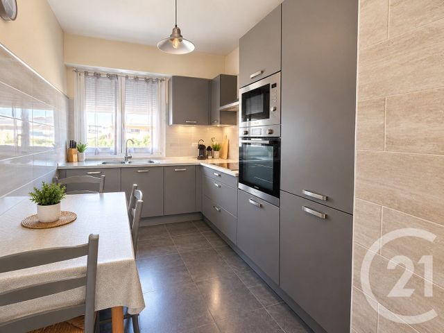 Appartement F3 à vendre - 3 pièces - 64.62 m2 - VENCE - 06 - PROVENCE-ALPES-COTE-D-AZUR - Century 21 Rivièra Transactions