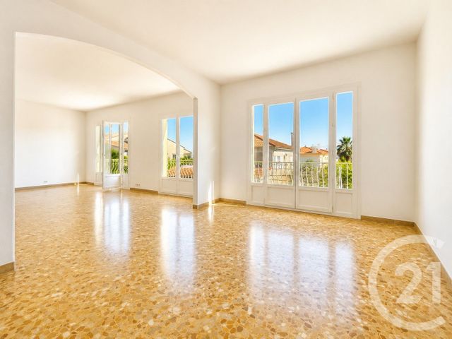 Appartement F5 à vendre - 5 pièces - 147.3 m2 - ST LAURENT DU VAR - 06 - PROVENCE-ALPES-COTE-D-AZUR - Century 21 Rivièra Transactions