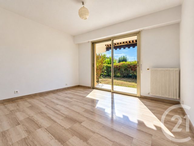 Appartement F3 à vendre - 3 pièces - 67.63 m2 - ST LAURENT DU VAR - 06 - PROVENCE-ALPES-COTE-D-AZUR - Century 21 Rivièra Transactions