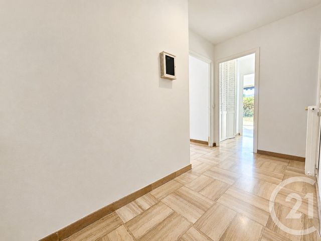 Appartement F3 à vendre - 3 pièces - 67.63 m2 - ST LAURENT DU VAR - 06 - PROVENCE-ALPES-COTE-D-AZUR - Century 21 Rivièra Transactions