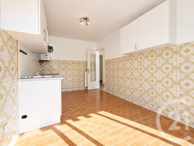 Appartement F3 à vendre - 3 pièces - 67.63 m2 - ST LAURENT DU VAR - 06 - PROVENCE-ALPES-COTE-D-AZUR - Century 21 Rivièra Transactions