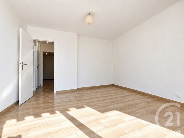 Appartement F3 à vendre - 3 pièces - 67.63 m2 - ST LAURENT DU VAR - 06 - PROVENCE-ALPES-COTE-D-AZUR - Century 21 Rivièra Transactions